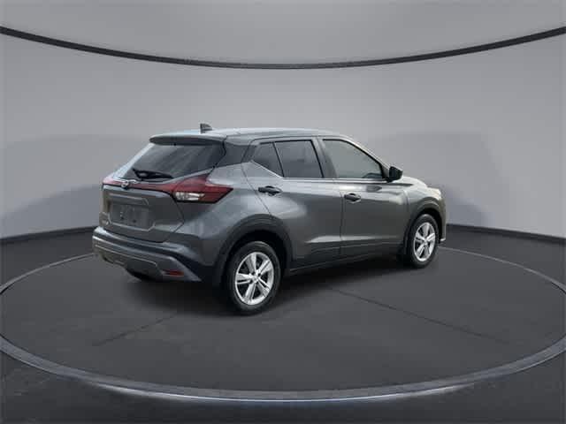 Photo of 2024 Gun Metallic Nissan Kicks