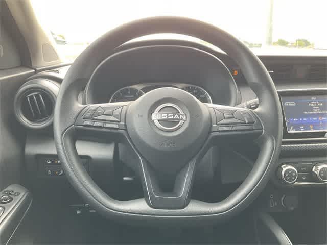 Photo of 2024 Gun Metallic Nissan Kicks