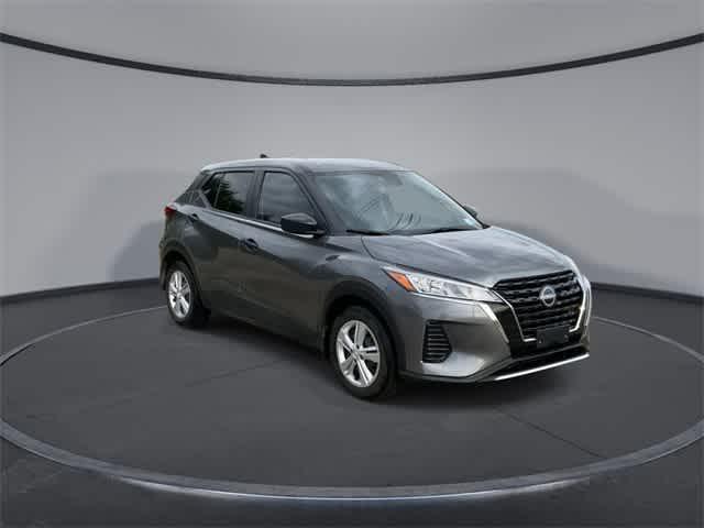Photo of 2024 Gun Metallic Nissan Kicks