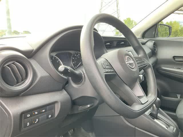 Photo of 2024 Gun Metallic Nissan Kicks