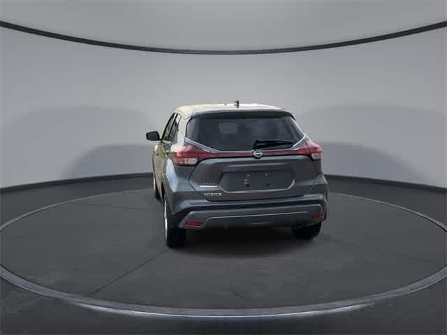 Photo of 2024 Gun Metallic Nissan Kicks