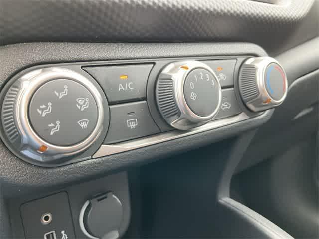 Photo of 2024 Gun Metallic Nissan Kicks