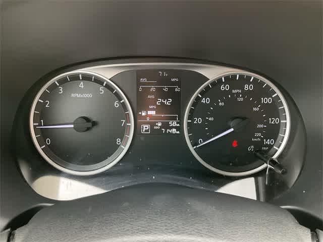Photo of 2024 Gun Metallic Nissan Kicks