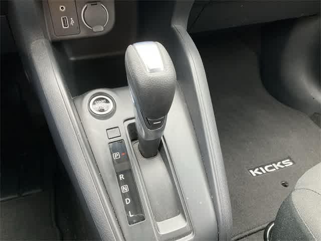 Photo of 2024 Gun Metallic Nissan Kicks
