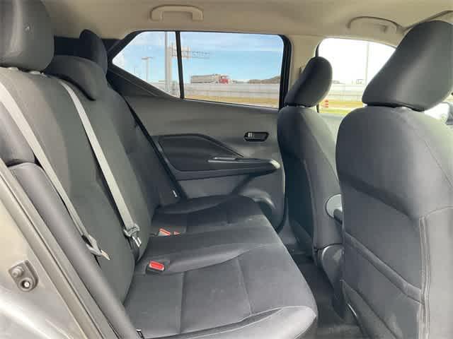Photo of 2024 Gun Metallic Nissan Kicks