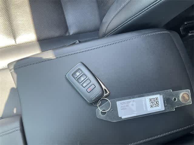 Photo of 2022 Eminent White Pearl Lexus RX 350L