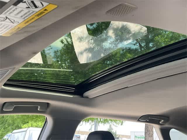 Photo of 2022 Eminent White Pearl Lexus RX 350L