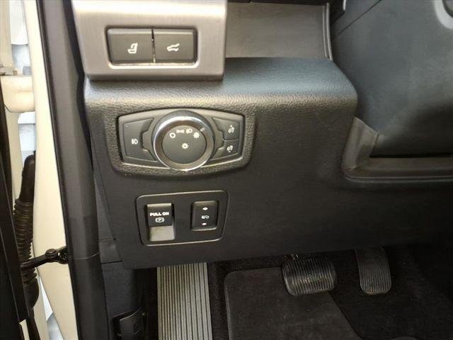 Photo of 2021 White Metallic Ford Expedition