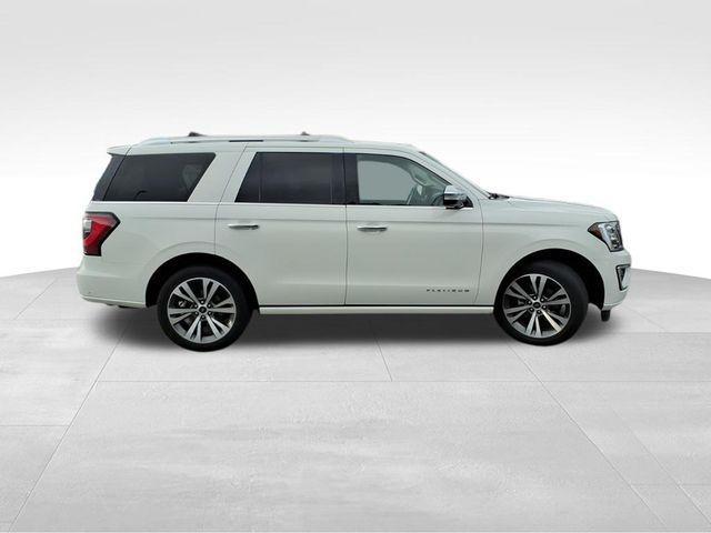 Photo of 2021 White Metallic Ford Expedition