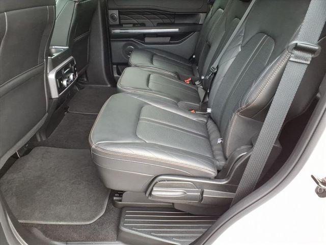 Photo of 2021 White Metallic Ford Expedition