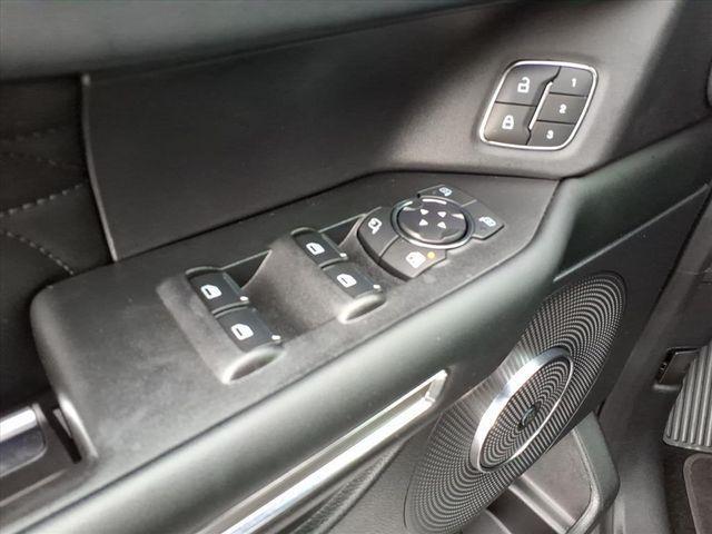 Photo of 2021 White Metallic Ford Expedition