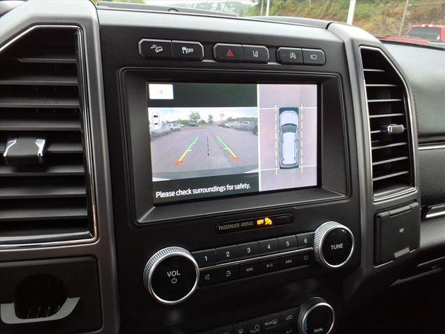 Photo of 2021 White Metallic Ford Expedition
