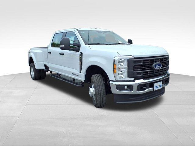 Photo of 2025 Oxford White Ford F-350