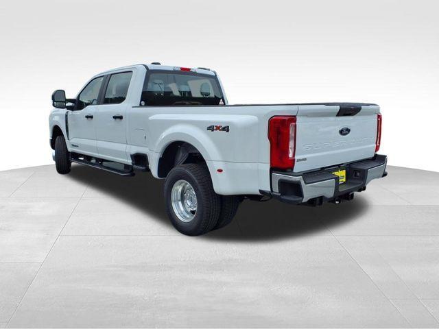 Photo of 2025 Oxford White Ford F-350