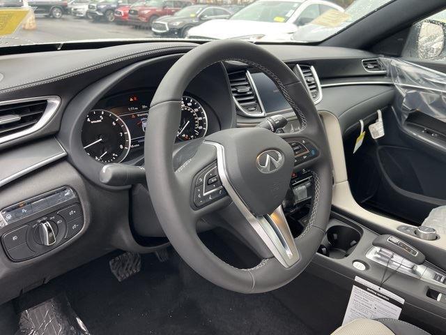 Photo of 2025 Radiant White INFINITI QX55