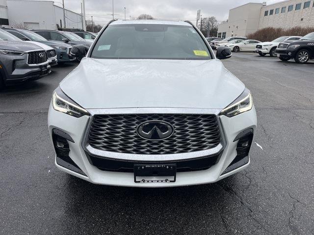 Photo of 2025 Radiant White INFINITI QX55