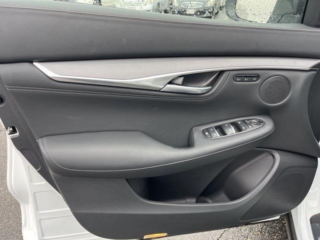 Photo of 2025 Radiant White INFINITI QX55