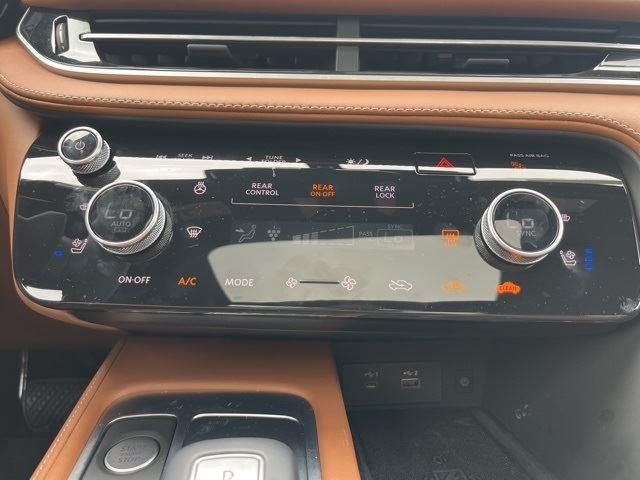 Photo of 2025 Mnbw Blue INFINITI QX60