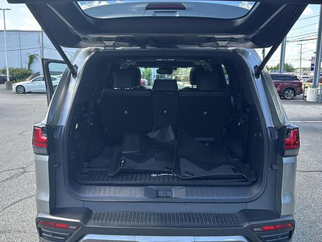 Photo of 2024 Atomic Silver Lexus LX 600