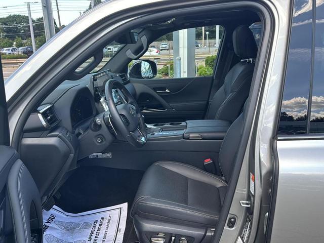 Photo of 2024 Atomic Silver Lexus LX 600