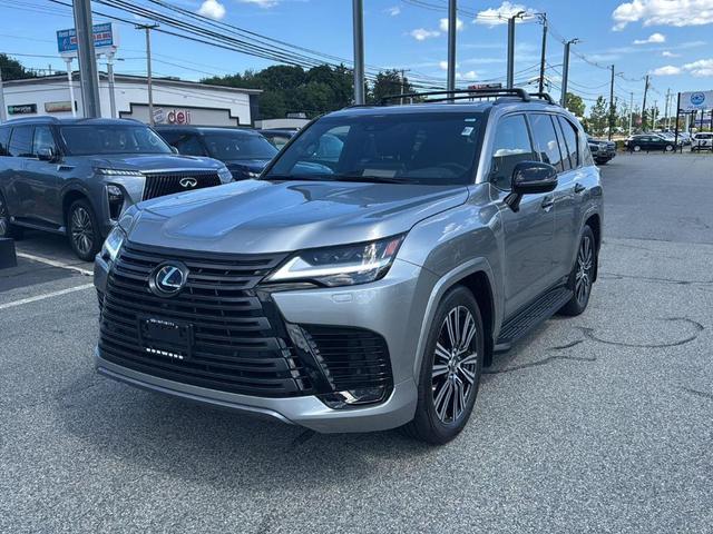 Photo of 2024 Atomic Silver Lexus LX 600