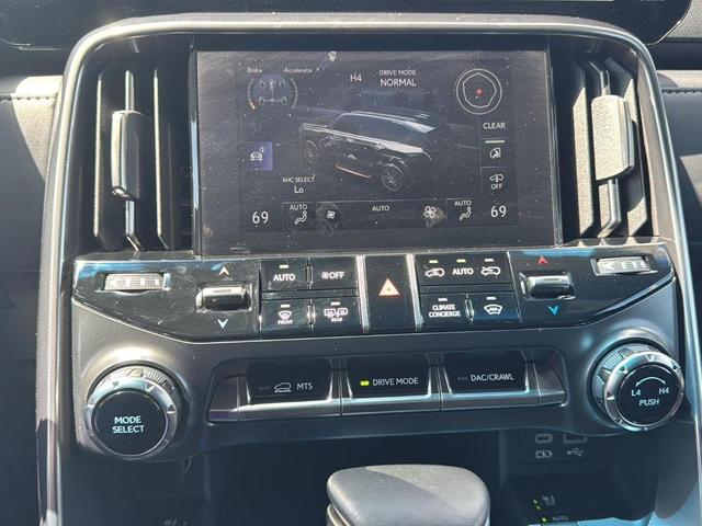 Photo of 2024 Atomic Silver Lexus LX 600