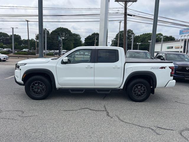 Photo of 2024 Glacier White Nissan Frontier