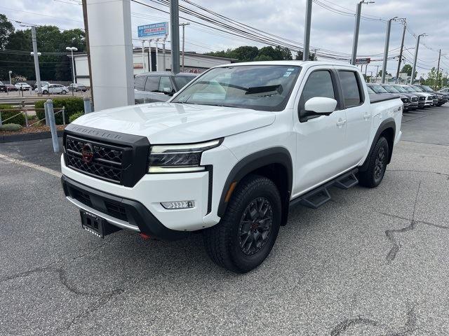 Photo of 2024 Glacier White Nissan Frontier