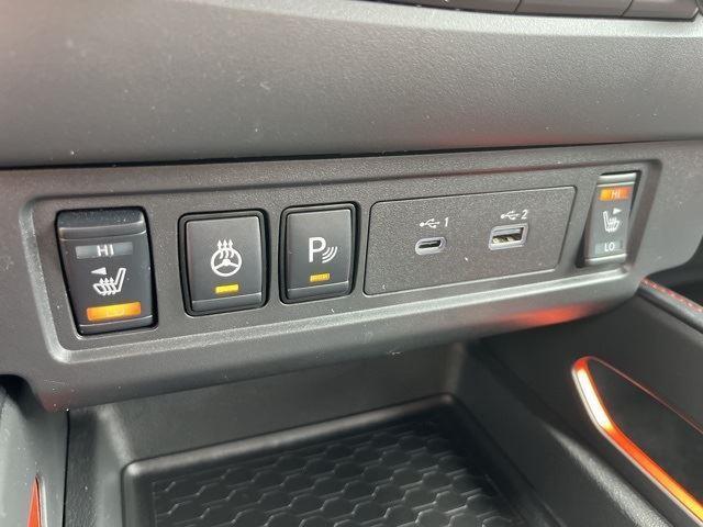 Photo of 2024 Glacier White Nissan Frontier