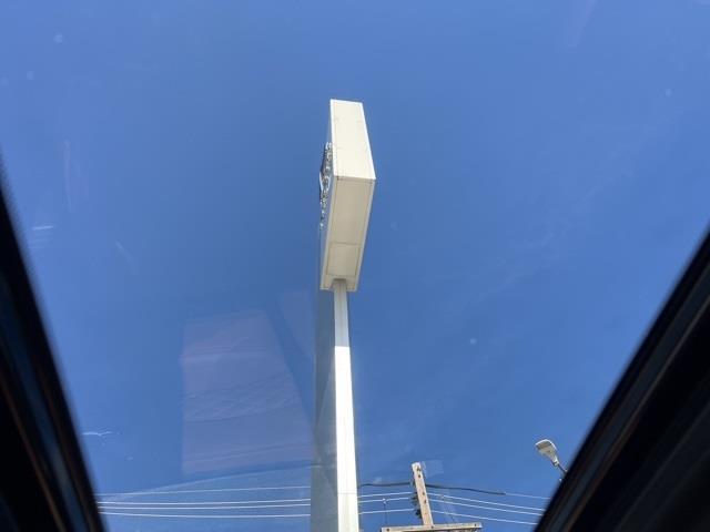 Photo of 2024 Moonstone White INFINITI QX80