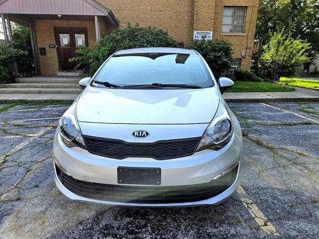 Photo of 2017 Bright Silver Kia Rio