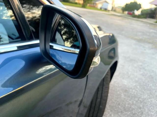 Photo of 2019 Blue Ford Fusion Hybrid
