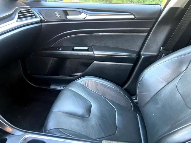 Photo of 2019 Blue Ford Fusion Hybrid