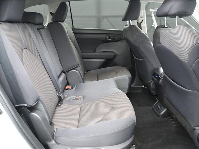 Photo of 2022 Silver Toyota Highlander