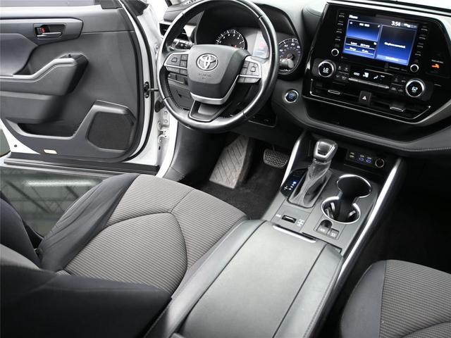 Photo of 2022 Silver Toyota Highlander