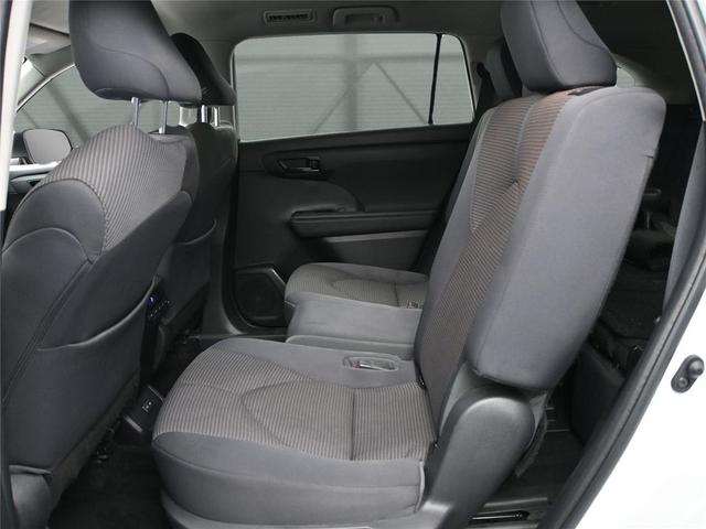 Photo of 2022 Silver Toyota Highlander