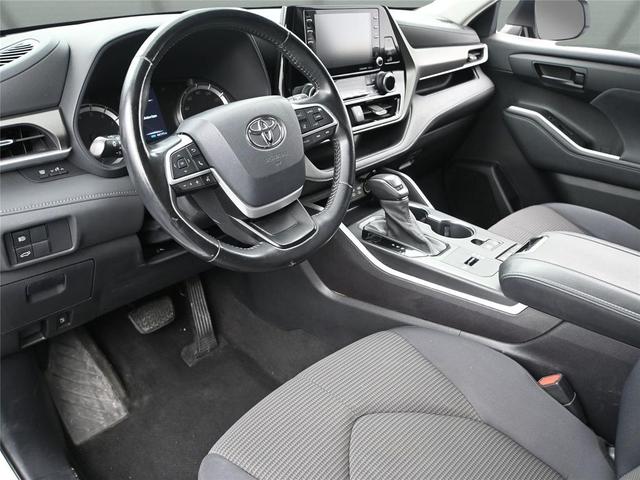 Photo of 2022 Silver Toyota Highlander