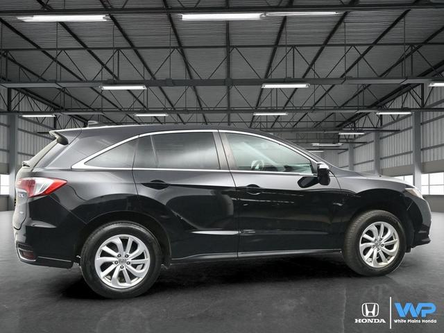 Photo of 2017 White Diamond Pearl Acura RDX