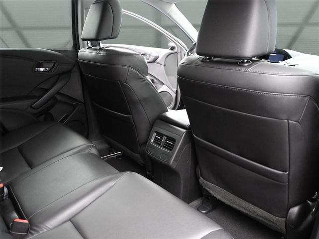 Photo of 2017 White Diamond Pearl Acura RDX