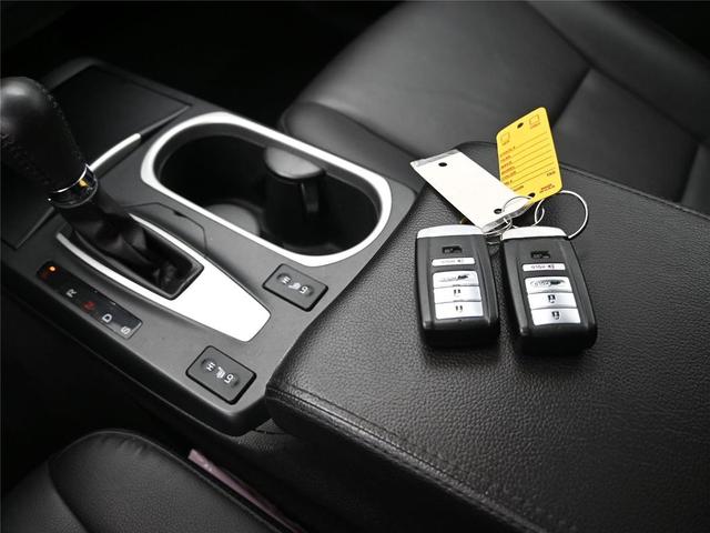 Photo of 2017 White Diamond Pearl Acura RDX