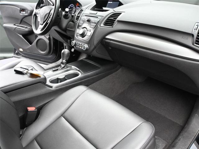 Photo of 2017 White Diamond Pearl Acura RDX