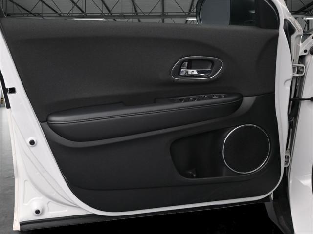 Photo of 2022 Platinum White Pearl Honda HR-V