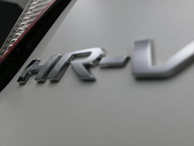 Photo of 2022 Platinum White Pearl Honda HR-V