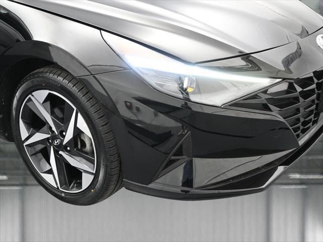 Photo of 2023 Onyx Black Hyundai ELANTRA
