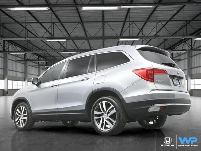 Photo of 2017 Lunar Silver Metallic Honda Pilot