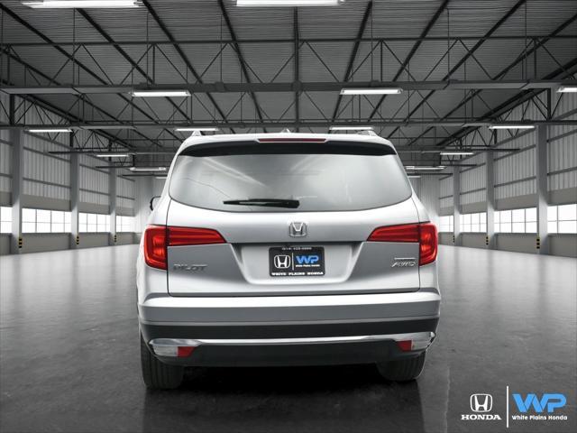 Photo of 2017 Lunar Silver Metallic Honda Pilot