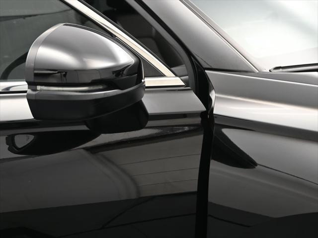 Photo of 2025 Crystal Black Pearl Honda CR-V