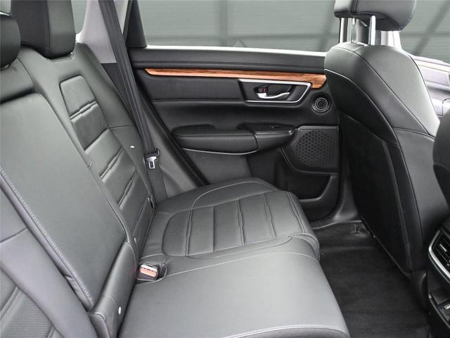 Photo of 2022 Platinum White Pearl Honda CR-V