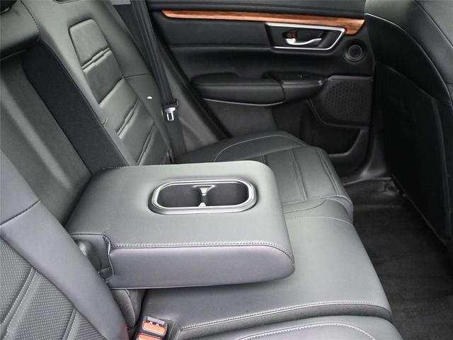 Photo of 2022 Platinum White Pearl Honda CR-V
