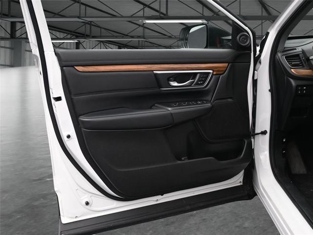 Photo of 2022 Platinum White Pearl Honda CR-V